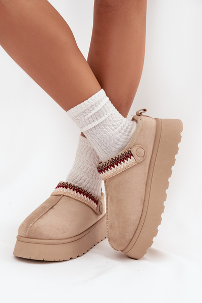 Жіночі низькі зимові чоботи з рухомим ремінцем і вишивкою на платформі світло бежеві Lyrisse