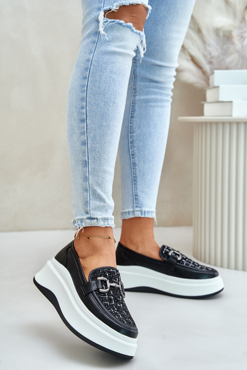 Шкіряні жіночі мокасини на платформі з декором чорні Vinceza 89105