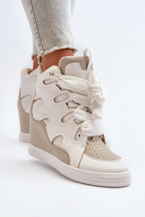 Жіночі кросівки на танкетці білі Leoppa