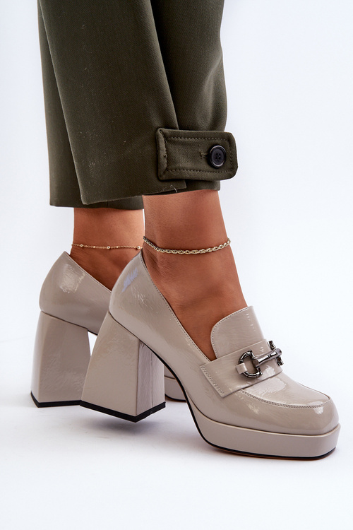 Сірі лаковані жіночі туфлі D&A MR38-906