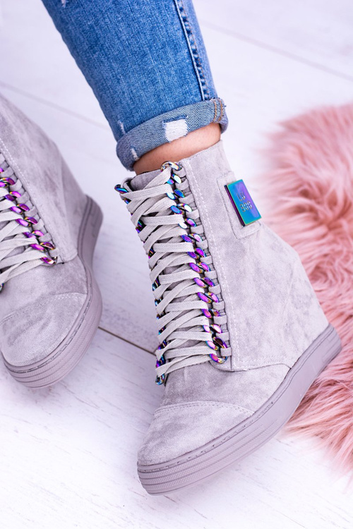 Жіночі сірі замшеві кросівки Lu Boo з райдужними ланцюжками Monica