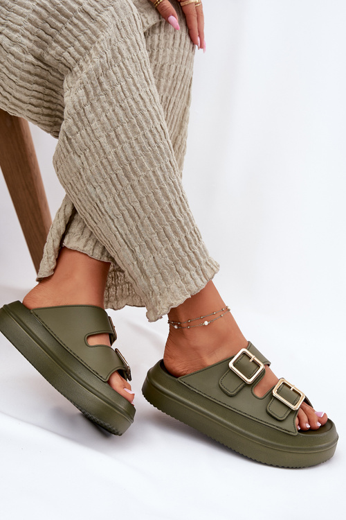 Жіночі сандалі на платформі з золотими пряжками зелені Zorila