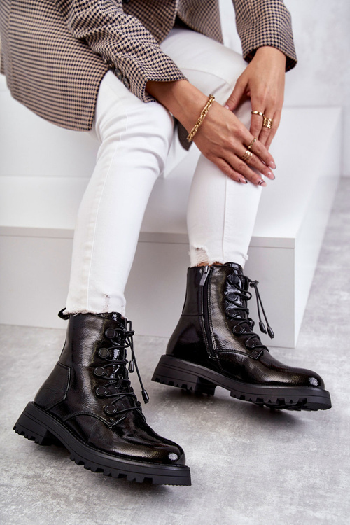 Жіночі лаковані теплі черевики з ребристою чорною гелією