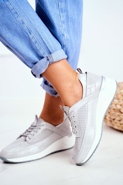 Жіноче спортивне взуття шкіряне срібло Love Me