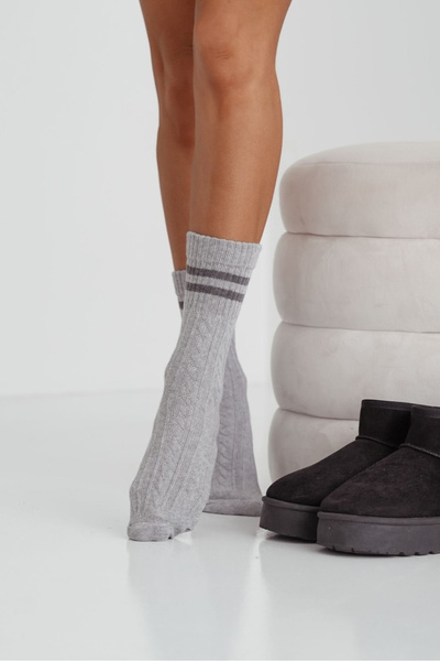 Жіночі плетені шкарпетки на лямках сірі