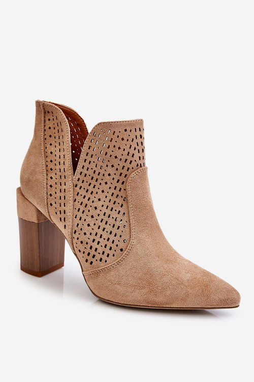 Модні замшеві ажурні чоботи на підборах бежеві Genevi