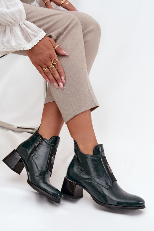 Шкіряні лаковані чоботи на платформі з декоративним елементом утеплені Zazoo 60560 темно-зелені