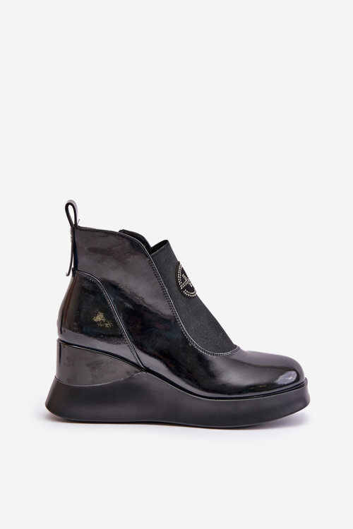 Лаковані чоботи на танкетці утеплені чорні Vinceza 66703