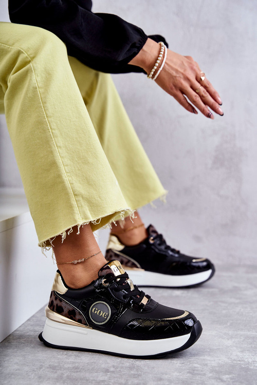 Жіноче спортивне взуття на танкетці GOE KK2N4085 Чорний