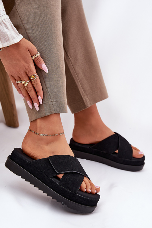 Жіночі платформені сандалі з переплетеними ремінцями чорні Rinasara