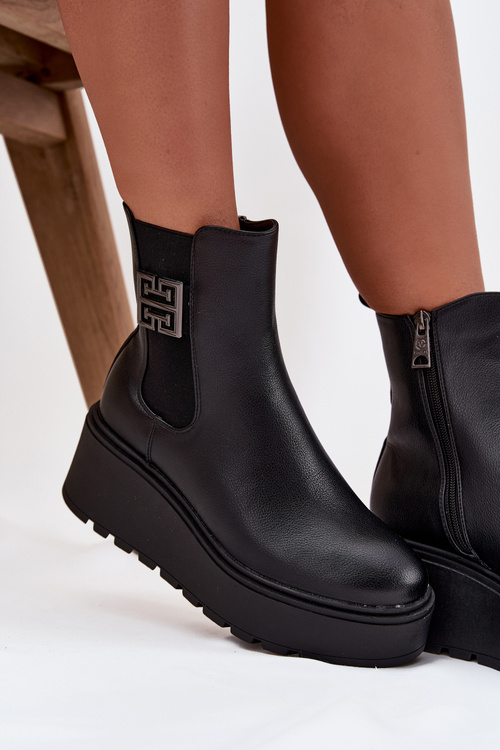Теплі жіночі чоботи на платформі з оздоблювальним деталем Vinceza 58551 Чорний