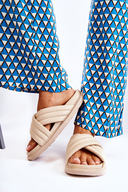 Класичні жіночі шкіряні тапочки бежеві Daron