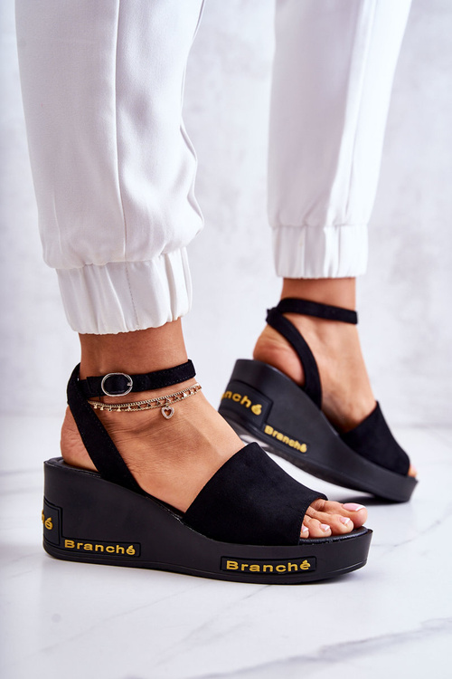 Жіночі замшеві босоніжки на танкетці Cortena чорного кольору