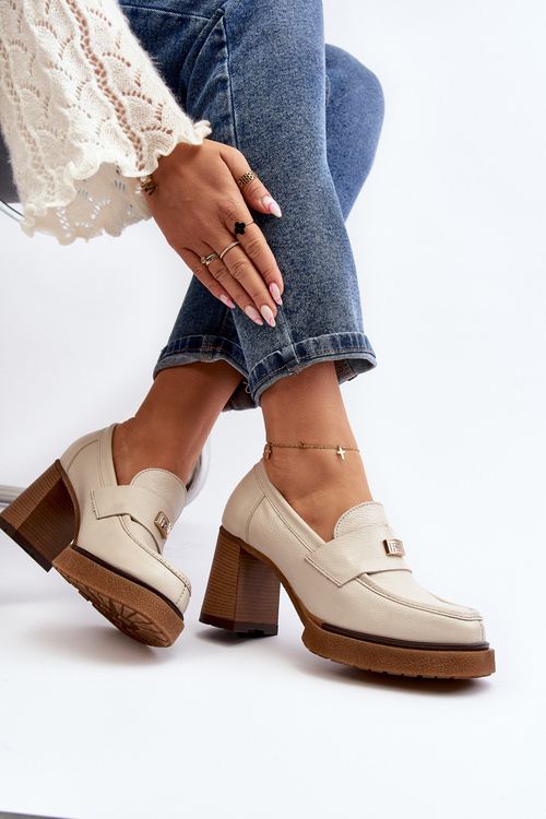 Шкіряні туфлі на опорі з золотистим декором світло-бежева Mikeyla