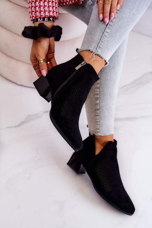 Ажурні замшеві чоботи з вирізом Чорний карінь