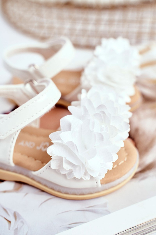 Дитячі босоніжки на липучці сяючі білі Мілена