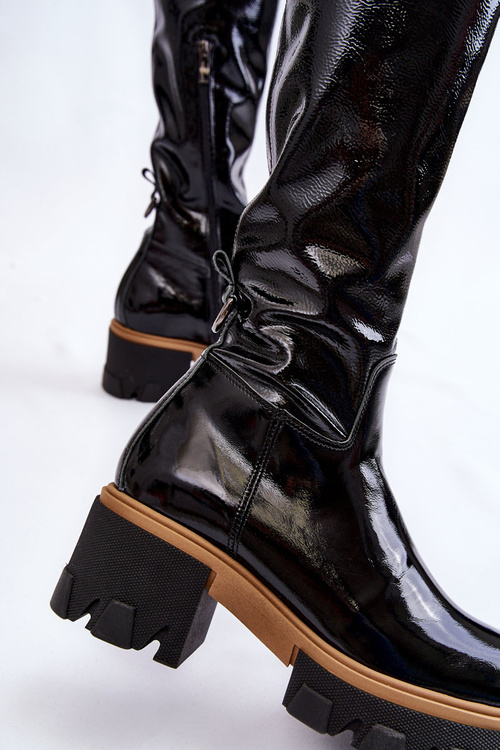 Модні лаковані жіночі чоботи під коліно чорного кольору