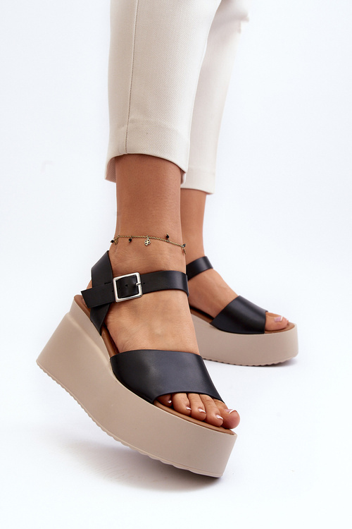 Жіночі чорні босоніжки на танкетці Geferia