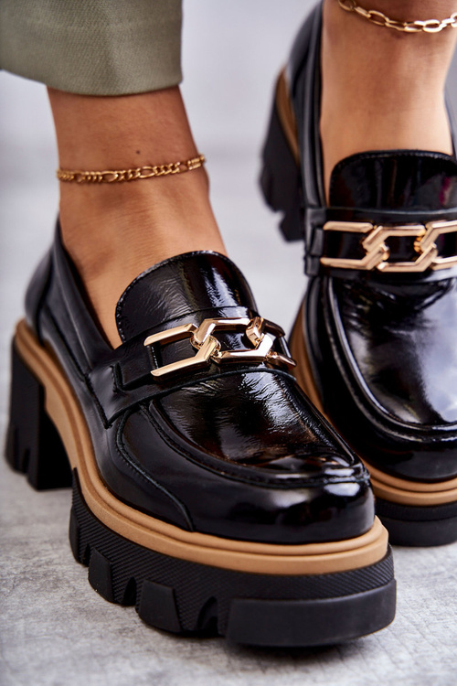Лаковані туфлі на високих підборах із золотим орнаментом. Чорні лурди