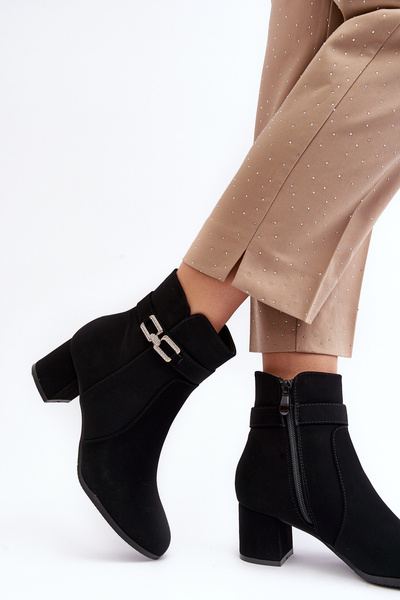 Чоботи жіночі на низькому каблуці з орнаментом Чорні Numissa