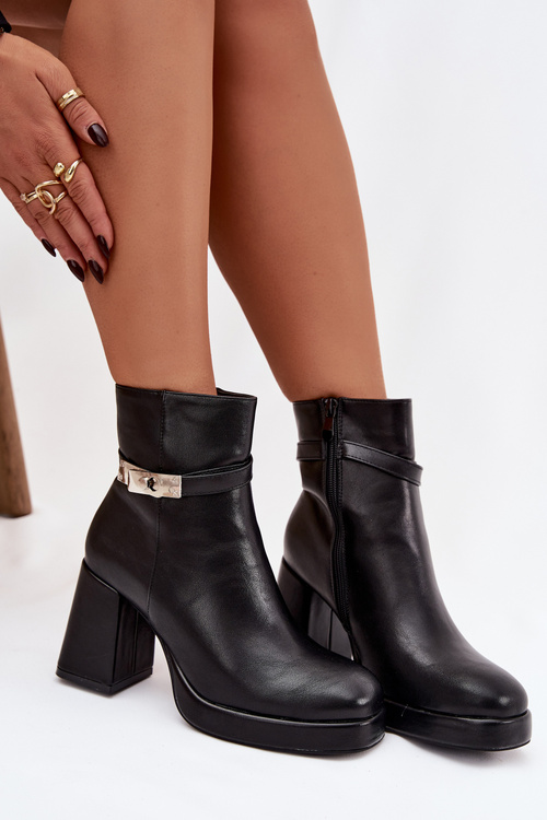 Теплі жіночі чоботи на каблуці з оздоблювальним ремінцем чорні Giordina