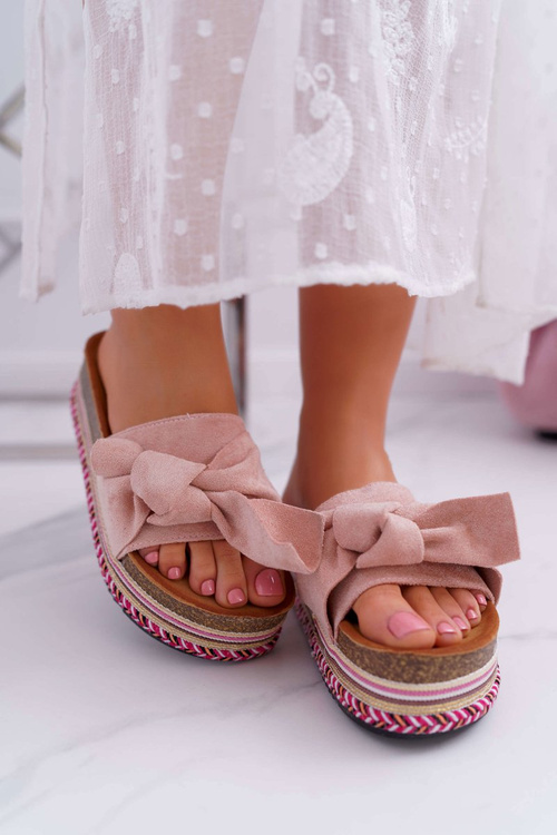 Рожеві шльопанці на платформі Chantal