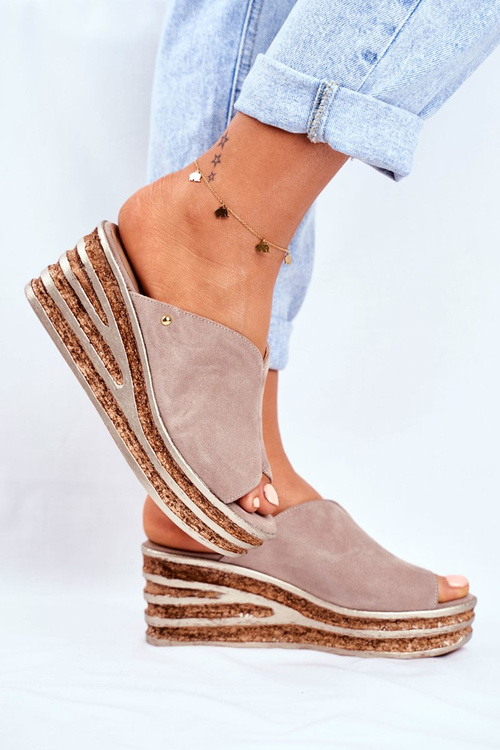 Шкіряні тапочки на танкетці Cappuccino Nicole 2559