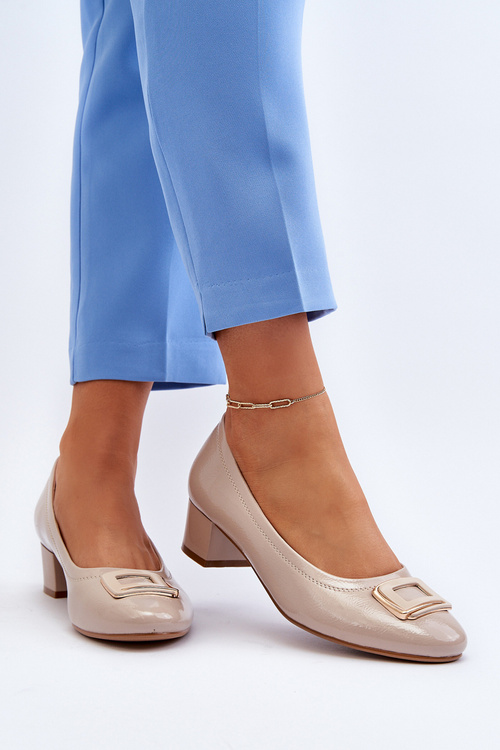 Бежеві лаковані туфлі Enollia з прикрасами