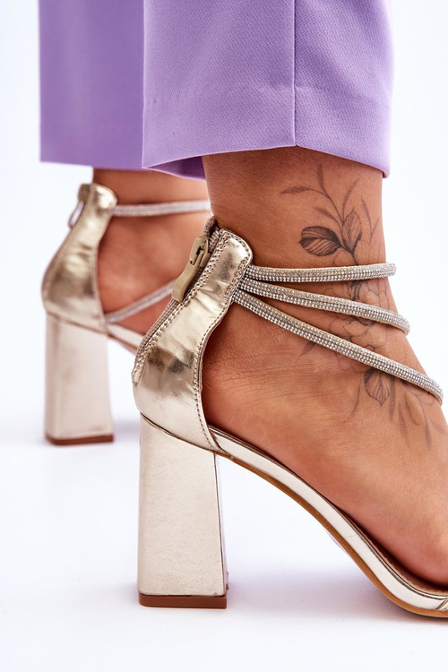 Модні босоніжки з цирконами золото Carma