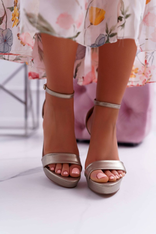 Жіночі босоніжки на підборах на платформі золоті Ellania