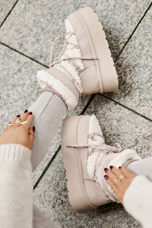 Снігові черевики на платформі зі шнурівкою світло-бежевого кольору Izathiel