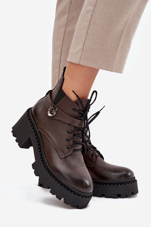 Шкіряні жіночі ботильйони на каблуці з декоративною ремінцем із підкладкою Zazoo 60557 шоколадні