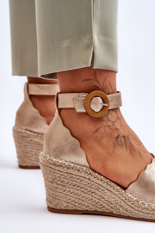 Шкіряні босоніжки на танкетці Комфортне взуття Golden Verola