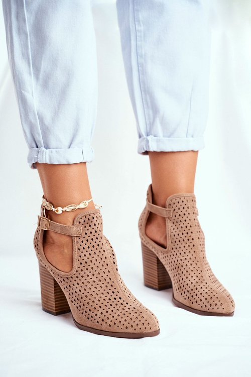 Чоботи жіночі на шпильці замшеві ажурні бежеві Morrena