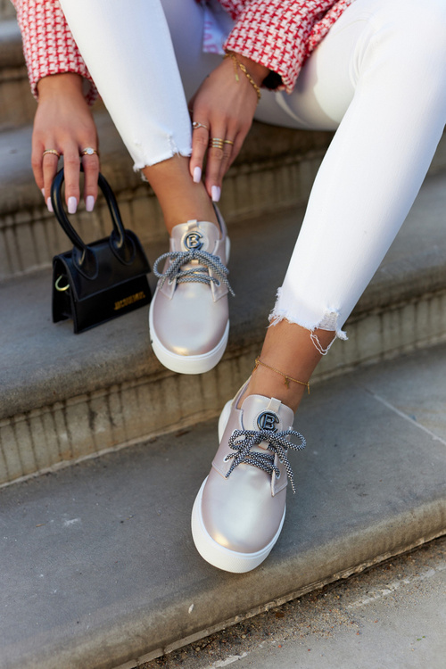 Жіночі шкіряні кросівки з декором металік Carrey Pink