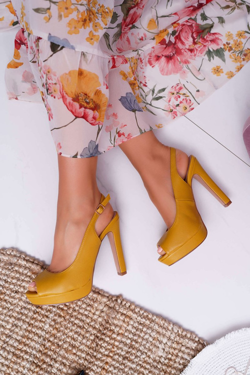 Жіночі босоніжки на підборах на платформі жовті Lorajn