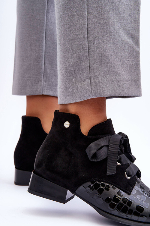 Жіночі туфлі на плоскій каблуці зі шнурівкою чорного кольору Meroni