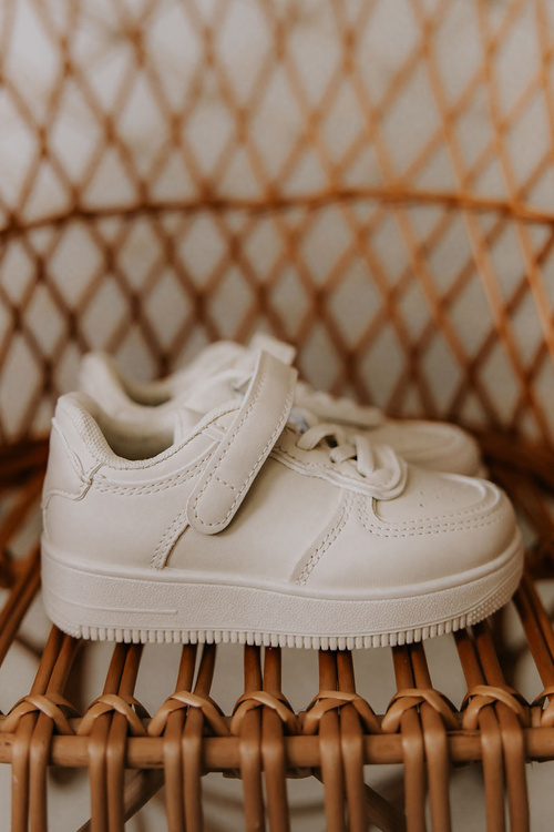 Дитяче спортивне взуття на липучці бежеве Elike