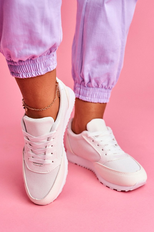 Спортивне жіноче взуття білого кольору