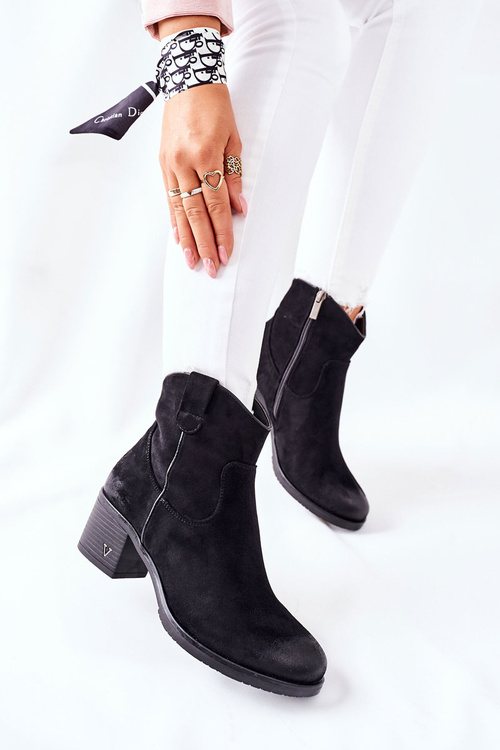 Жіночі замшеві чоботи утеплені чорного кольору Hillbrook