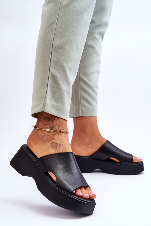 Жіночі шкіряні босоніжки на платформі Lucami чорного кольору