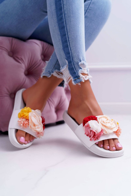 Жіночі шльопанці у квіточки білі Della