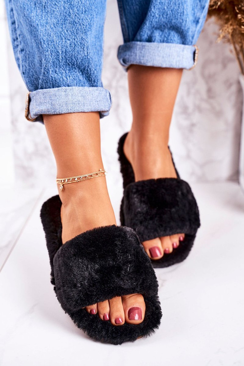 Жіночі пухнасті тапочки Black Cold Days
