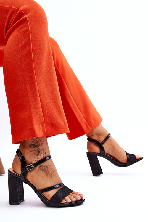 Чорні глянцеві босоніжки на високих підборах Alicia