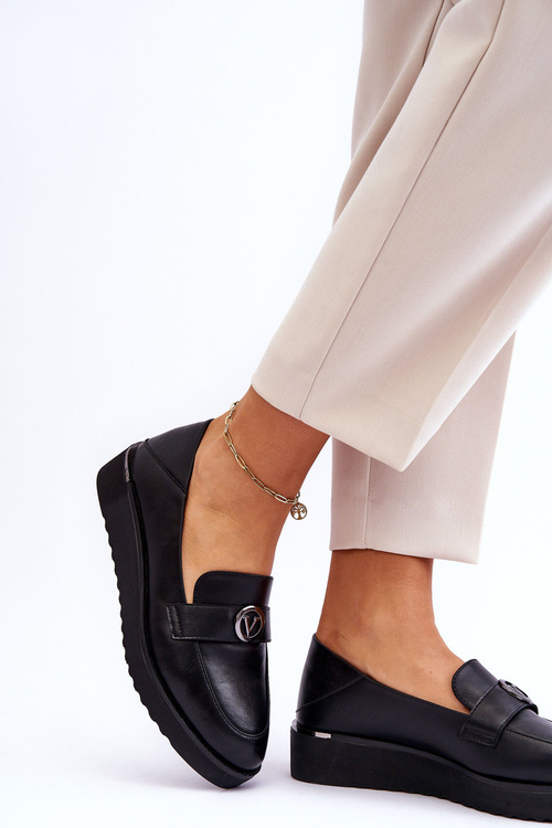 Жіночі шкіряні лофери на низькій танкетці Black Synthia