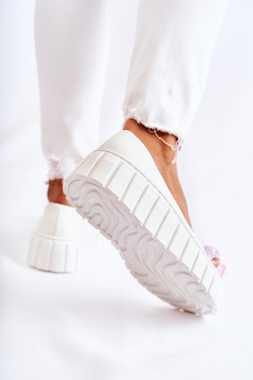 Шкіряні балетки на платформі з барвистим орнаментом, білі ладетти