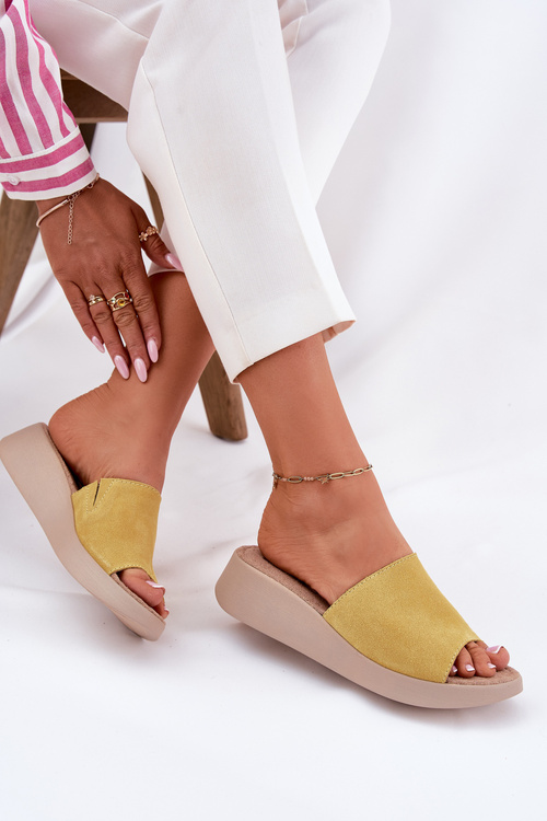 Жіночі Замшеві Сандалі На Танкетці Panto Fino Жовті RR267038