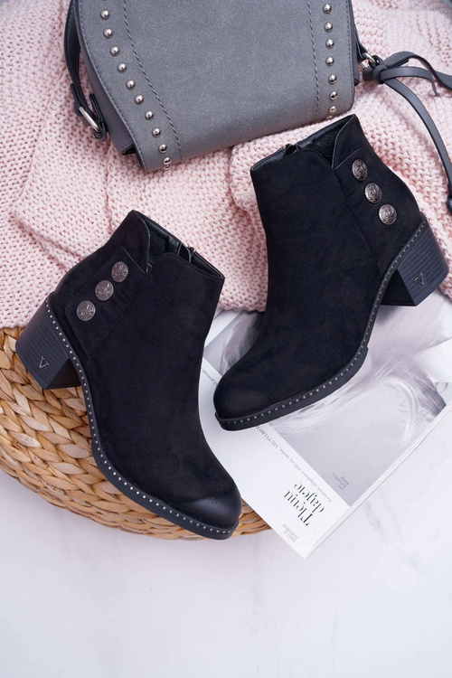 Жіночі чоботи на плоскій підошві чорні тристрами