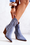 Ажурні ковбойські чоботи на постінці Blue Caroline