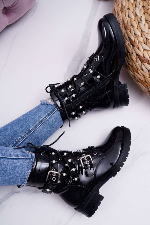 Жіночі плоскі лаковані чоботи з перлами. Чорний домінант